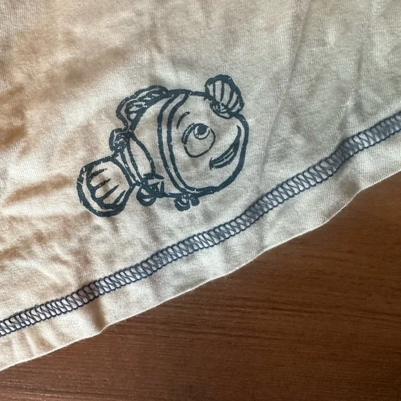 Hot Topic Finding Nemo & Dory Australian Big Reef Tank Top - Picture 3 of 6